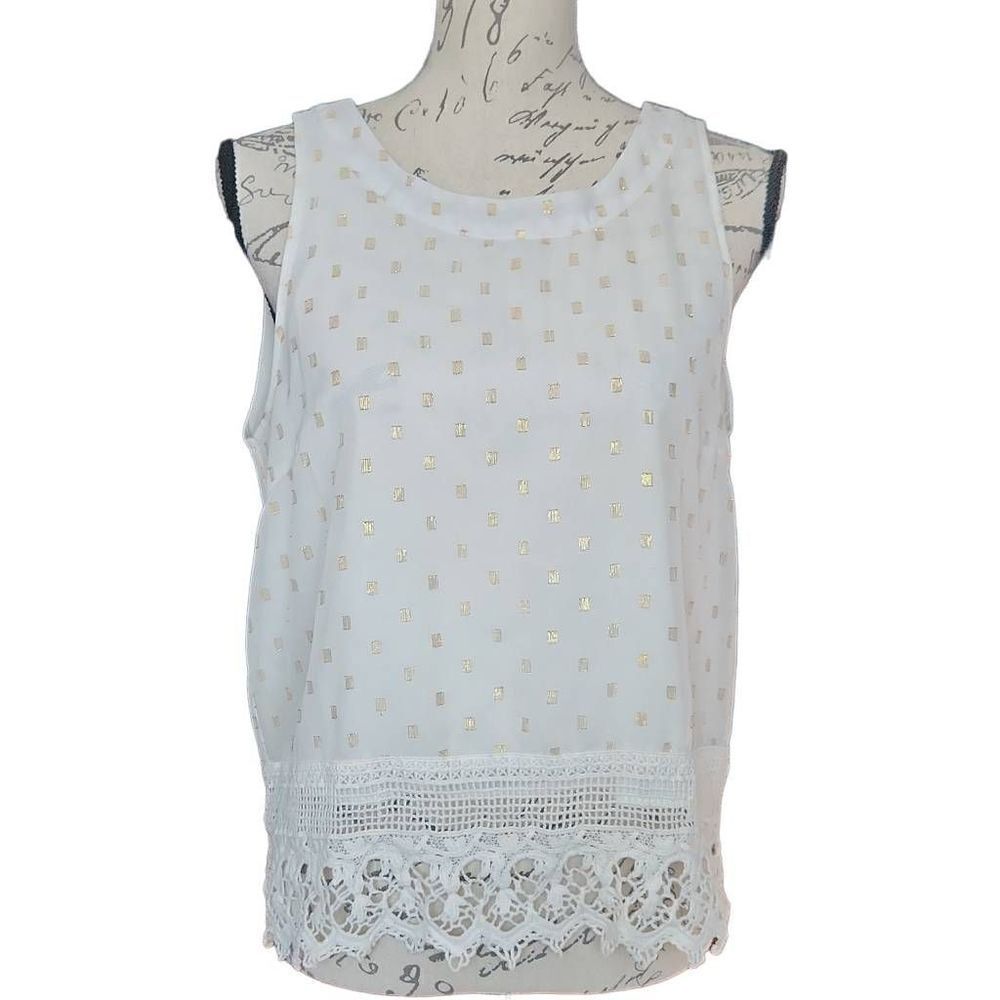 BKE Boutique Ladies Size Medium White Gold Crochet Hem Sleeveless Blouse